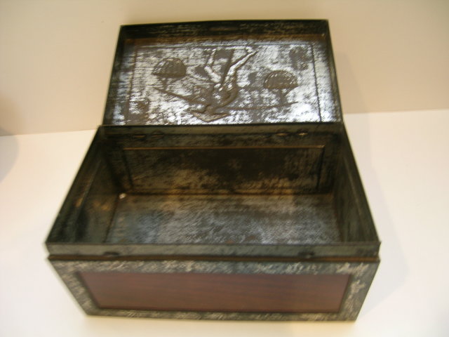 Huntley and Palmer's Tokyo Tin