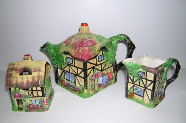 Royal Winton Cottageware Olde England Teapot