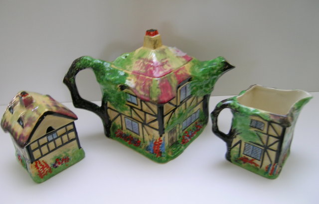 Royal Winton Cottageware Olde England Teapot