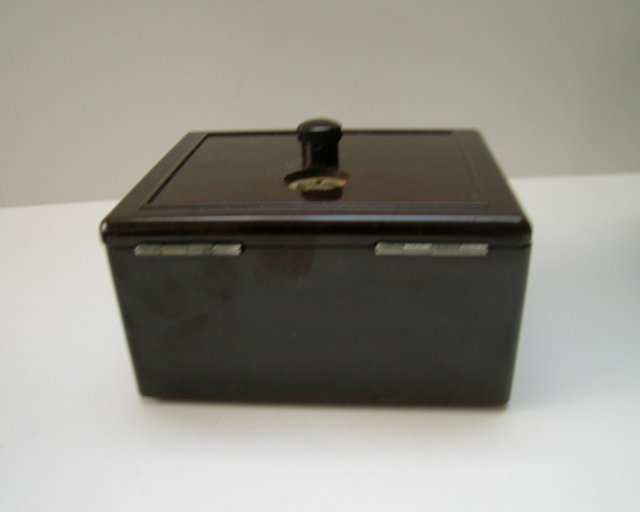 Bakelite Vintage Bridge Box with Trump Marker