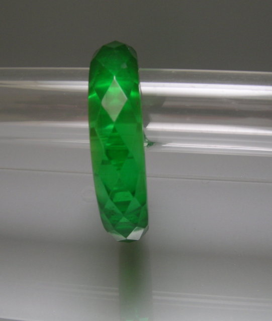 Bakelite Vintage Emerald Green Diamond Cut Bangle