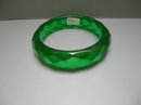 Bakelite Vintage Emerald Green Diamond Cut Bangle