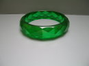 Bakelite Vintage Emerald Green Diamond Cut Bangle