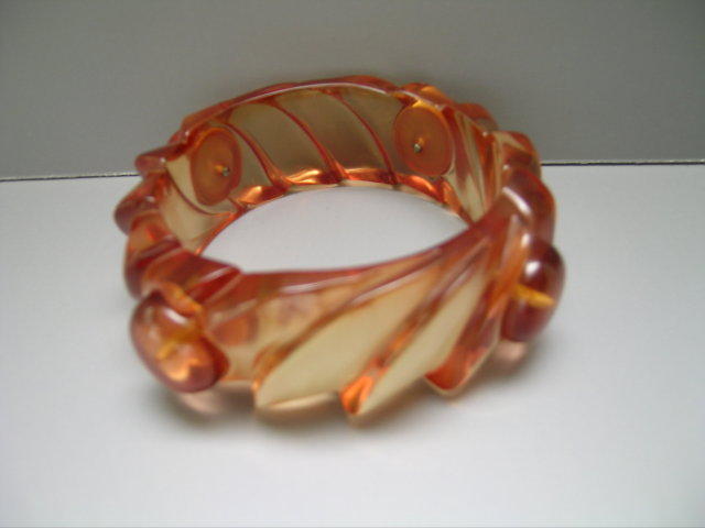 Bakelite Applejuice wide Bangle