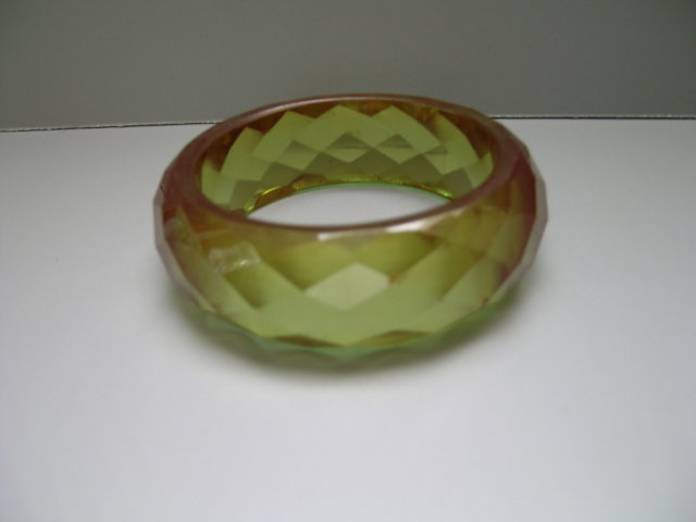 Bakelite Vintage Chunky Diamond Cut Applejuice