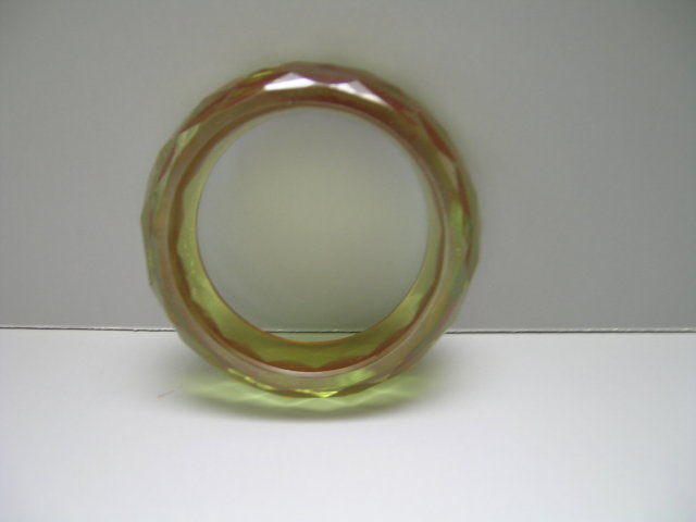 Bakelite Vintage Chunky Diamond Cut Applejuice