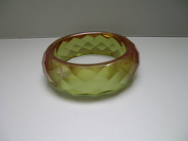 Bakelite Vintage Chunky Diamond Cut Applejuice