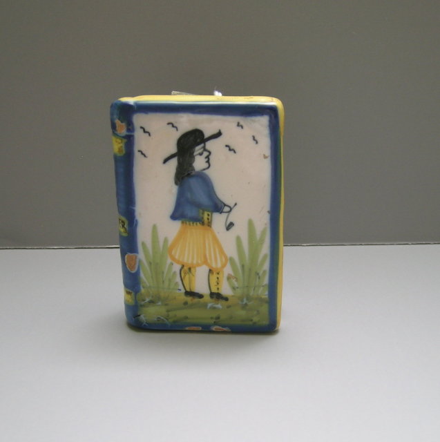 Quimper Snuff Book
