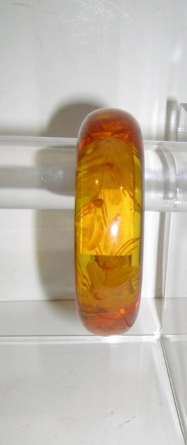 Bakelite Vintage Applejuice Reversed Carved