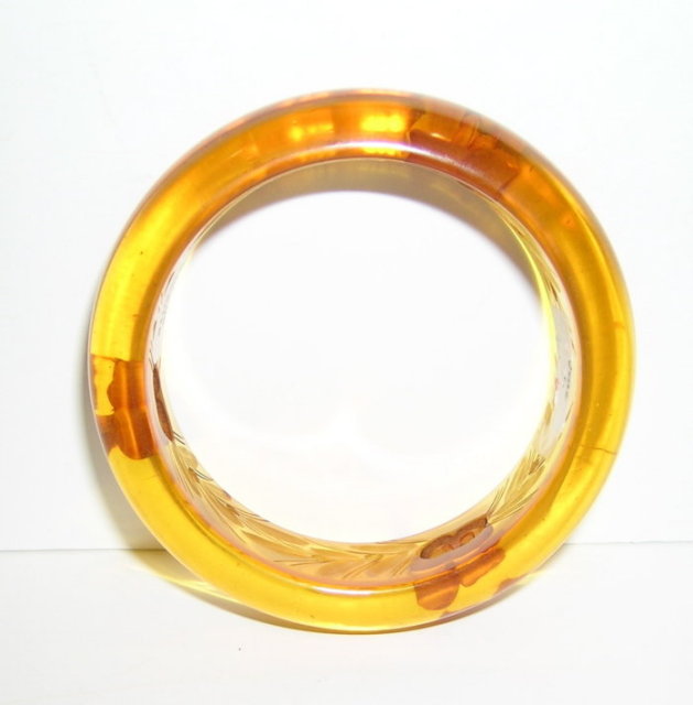 Bakelite Vintage Applejuice Reversed Carved