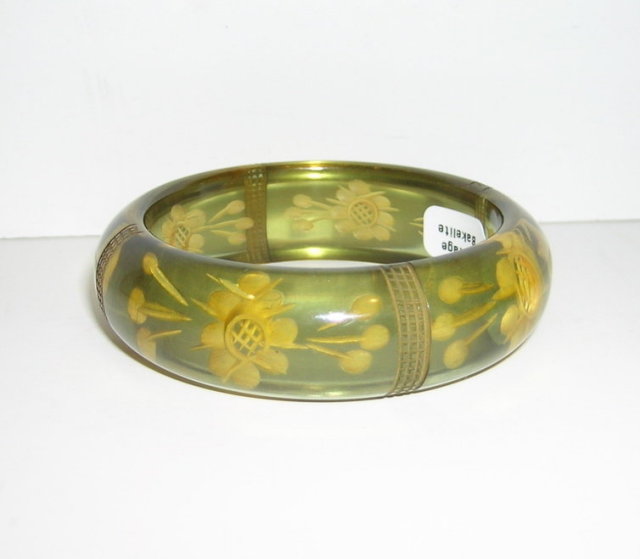 Bakelite Vintage Applejuice Reversed Carved