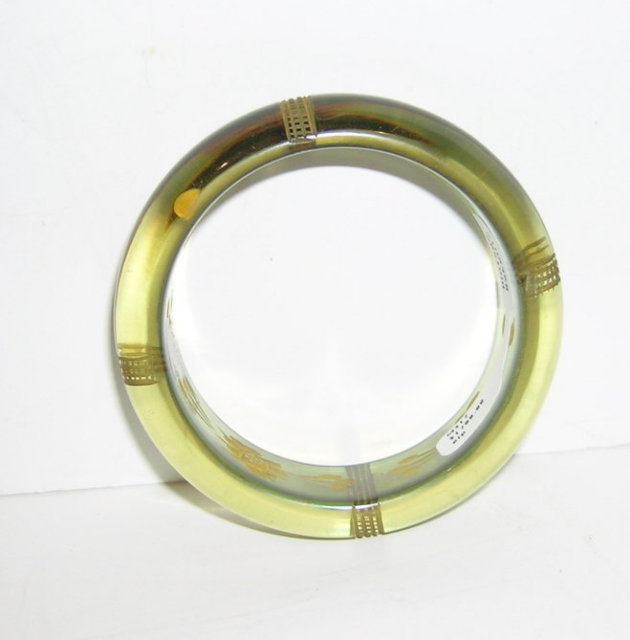 Bakelite Vintage Applejuice Reversed Carved