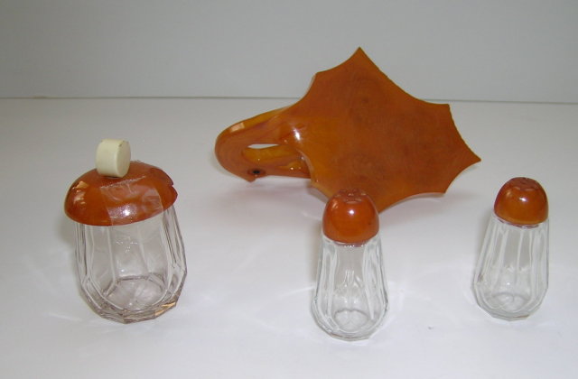 Bakelite Vintage Dragon Cruet:salt pepper