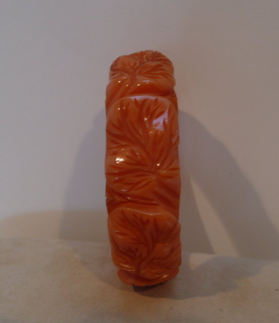 Bakelite Vintage Carved Apricot Leaf Bangle