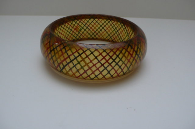Bakelite Vintage Applejuice reverse Carved