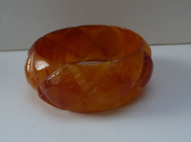 Bakelite Vintage Butterscotch Quilted Bangle