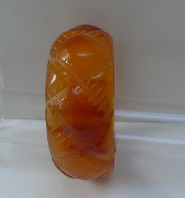 Bakelite Vintage Butterscotch Quilted Bangle
