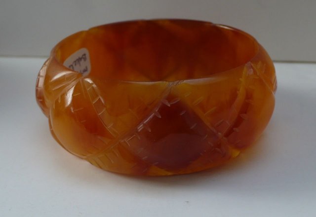 Bakelite Vintage Butterscotch Quilted Bangle