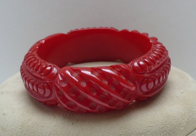 Bakelite Carved Chunky Red Bangle