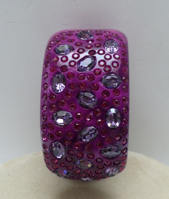 Lucite Fuchsia Rhinestone Hinged Bangle