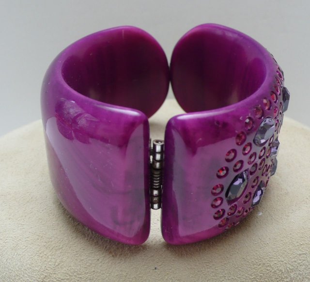 Lucite Fuchsia Rhinestone Hinged Bangle