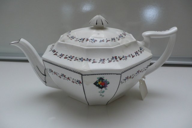 Shelley China Garland of Fruit Queen Anne