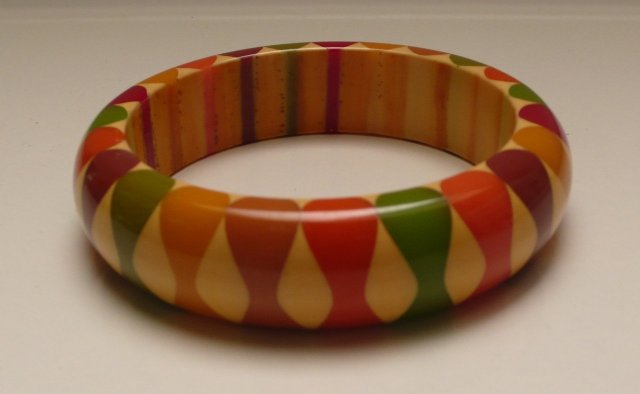 Bakelite Vintage Multicolor Bow Tie Bangle