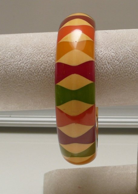 Bakelite Vintage Multicolor Bow Tie Bangle