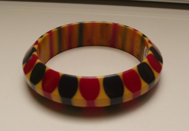Bakelite Vintage Red and Blue Bow Tie Bangle