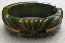 Bakelite Bangle green and brass hinged
