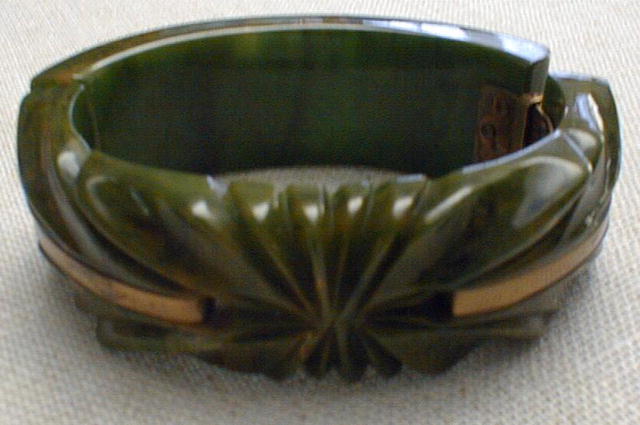 Bakelite Bangle green and brass hinged