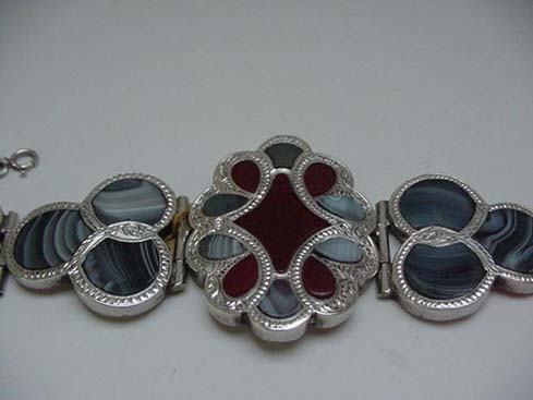 Victorian Scottish Agate Gray & Red Bracelet