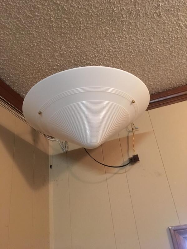 VINTAGE DECO FLUSH MOUNT CEILING LIGHT