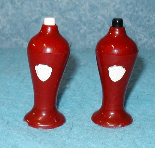 Salt & Pepper Shakers B2897