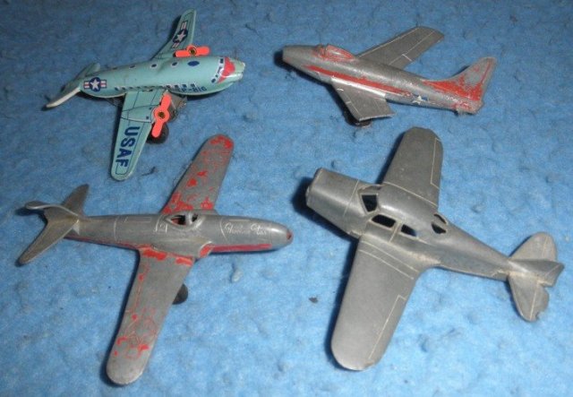 (4) small airplains B5110