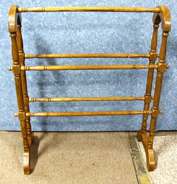 Quilt Rack - Solid Oak