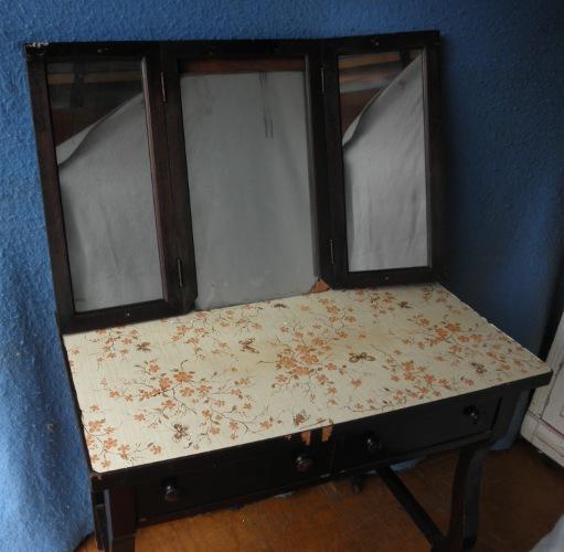Vanity - Tri-Fold