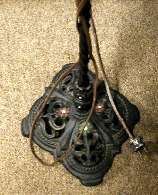 Floor Lamp/Twisted Metal W/Fancy Base