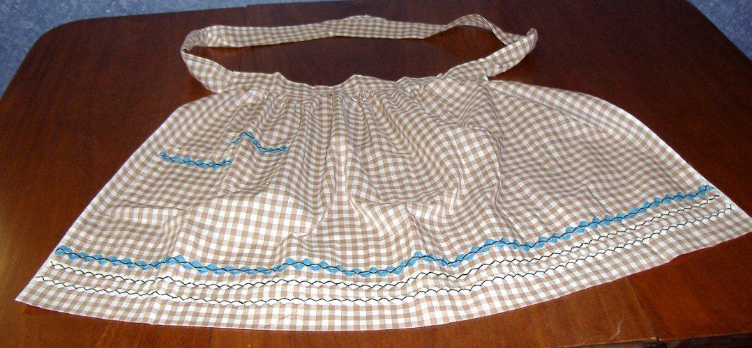 B3641 Vintage Antique Apron Brown & White Checked