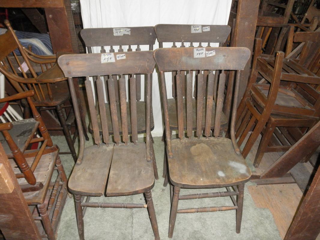 B2580 Vintage/Antique set of (4) Arrow Back Chairs