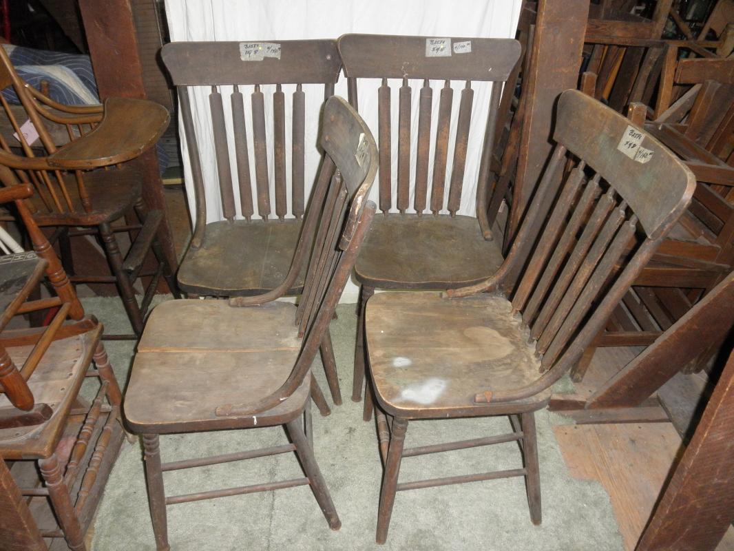 B2580 Vintage/Antique set of (4) Arrow Back Chairs