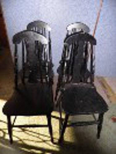 B4479 Vintage/Antique Set of (4) Solid chairs painted