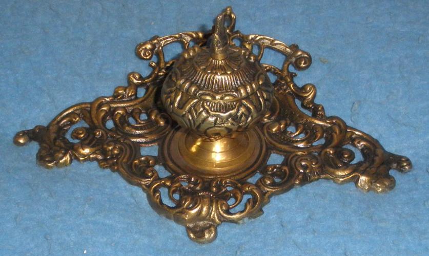 Y1039 Vintage Antique Brass Inkwell