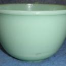 Bowl - Green With Spout B4611