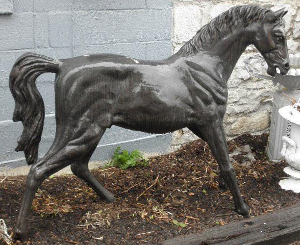 Horse Statue - B4876
