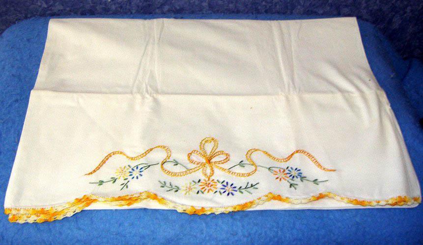 Pillowcase Set - Yellow Edge B3489