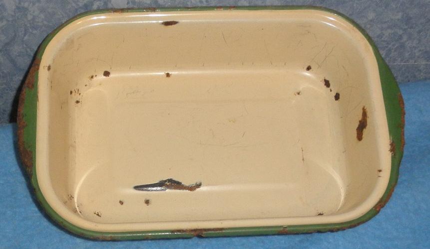 Enamel Pan Cream and Green