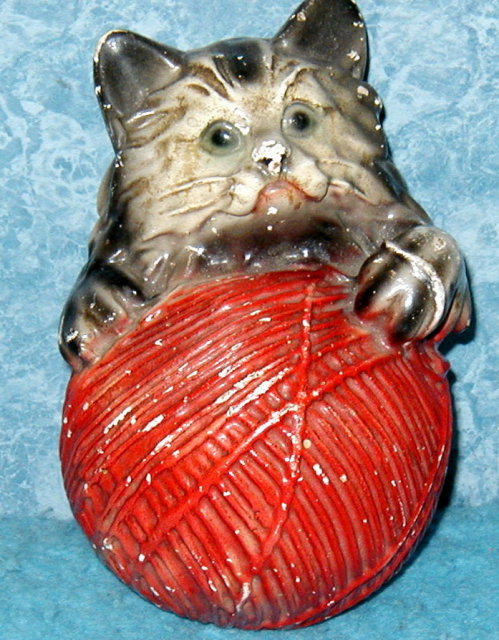 String Holder -Cat w/Yarn