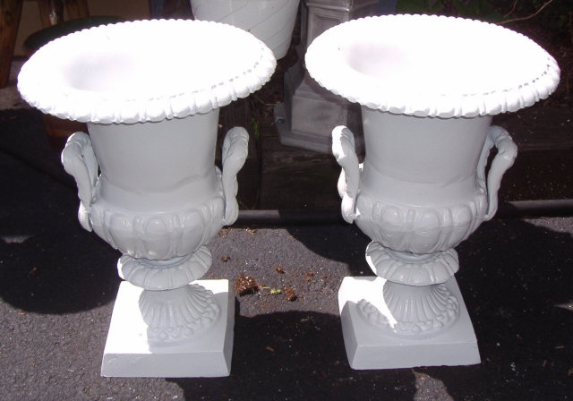 Flower Urns - White / Metal