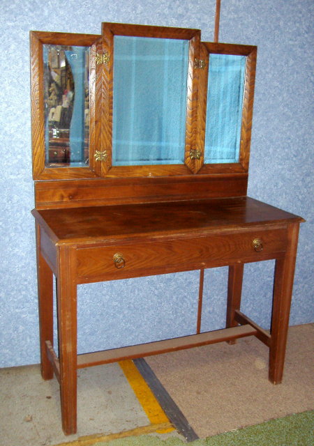 Vanity - Tri Fold Vanity Oak w/drawer Original